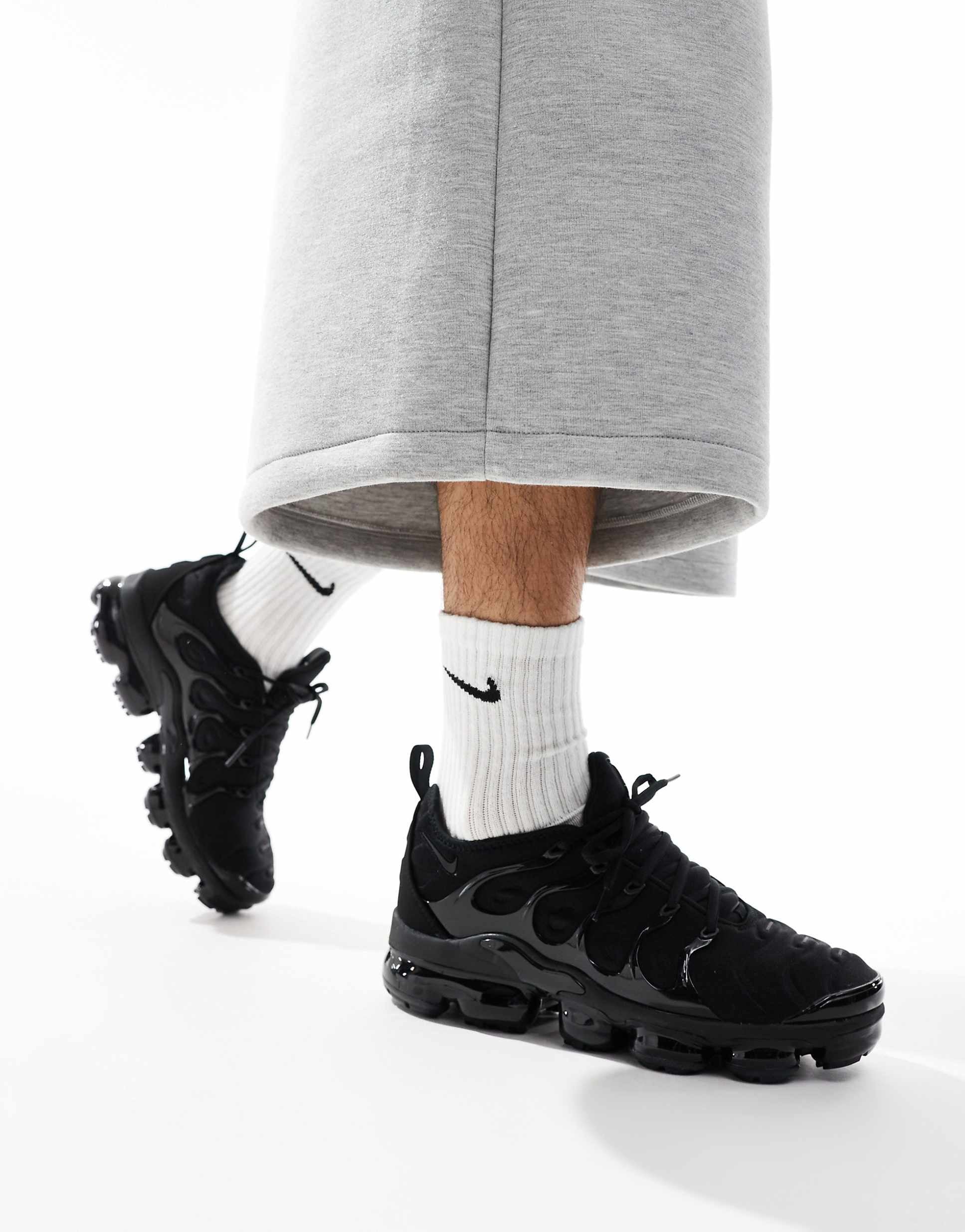Nike Vapormax Plus - 'Triple Black'