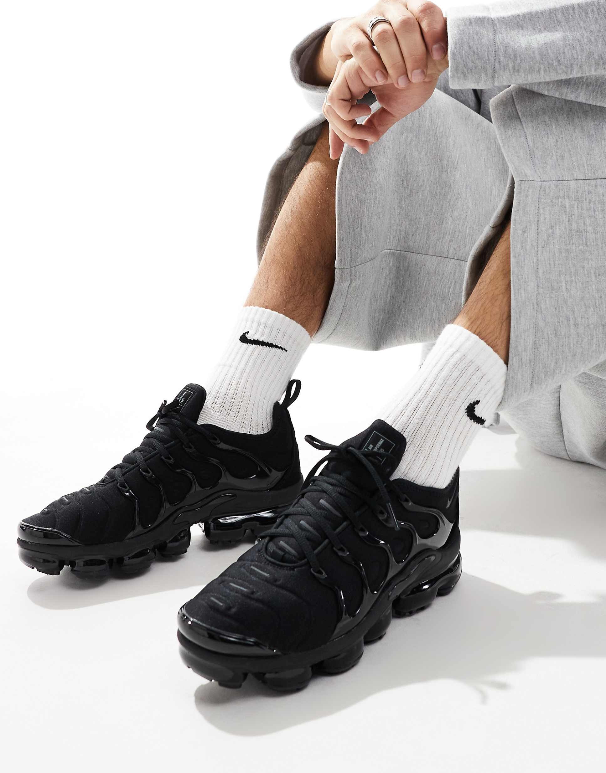 Nike Vapormax Plus - 'Triple Black'