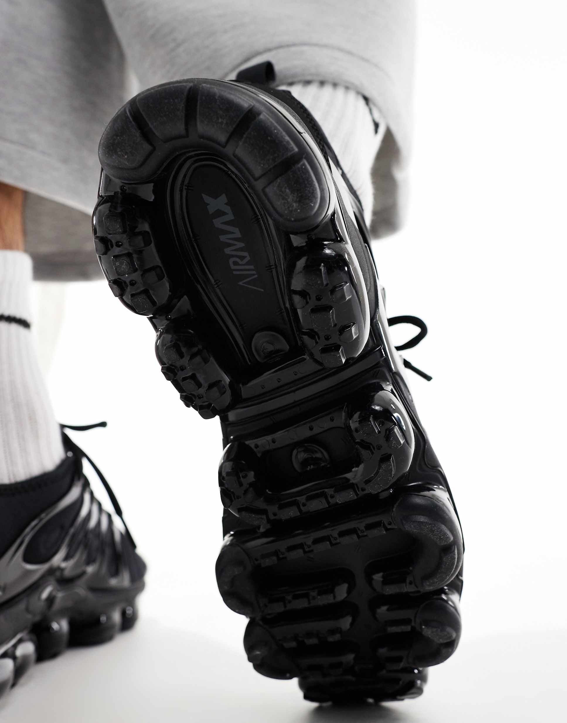 Nike Vapormax Plus - 'Triple Black'