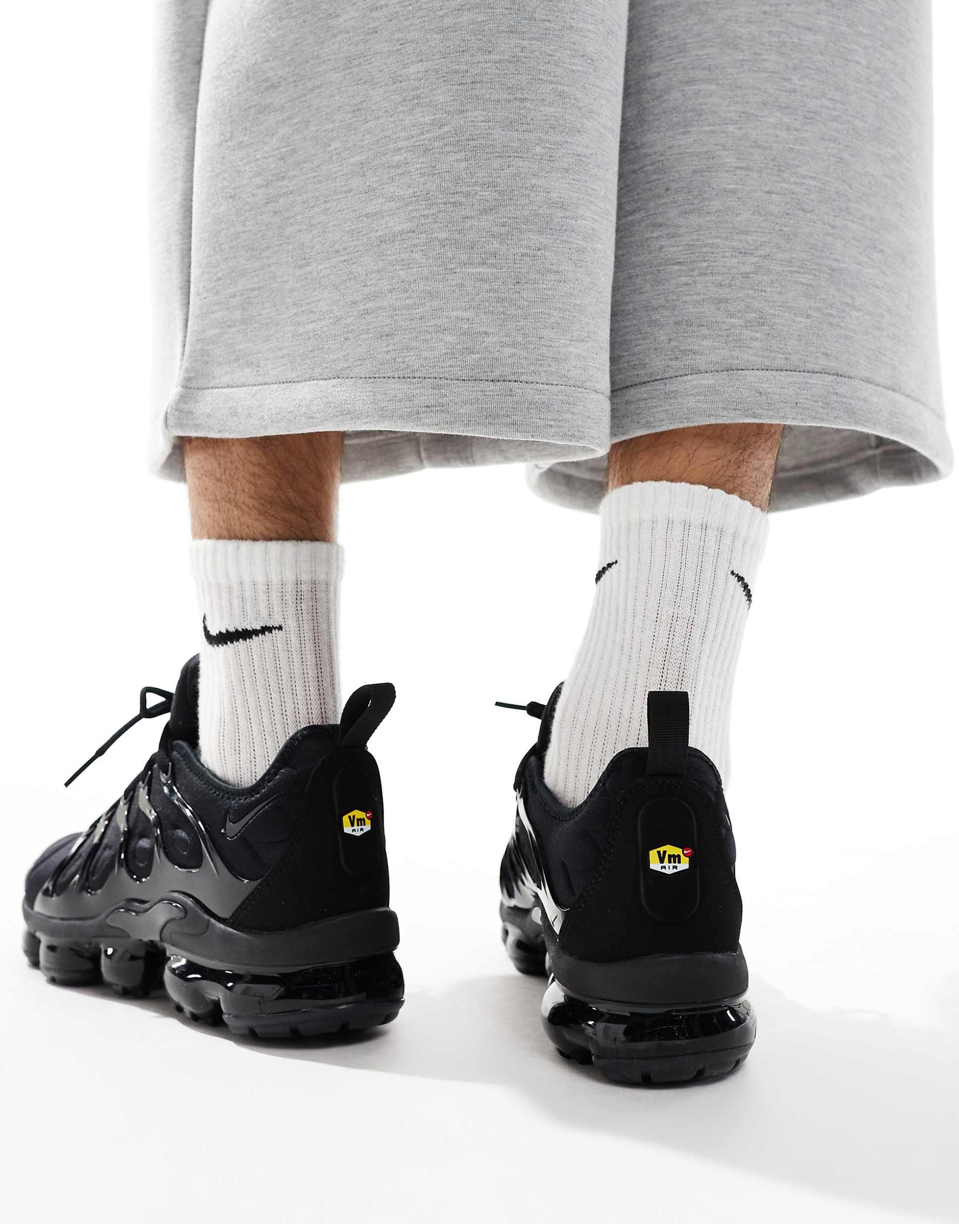 Nike Vapormax Plus - 'Triple Black'